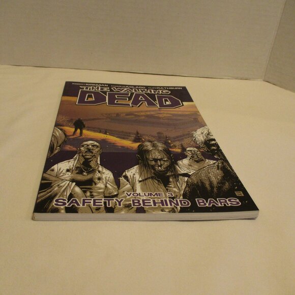 Walking Dead TPB Volume 3 Black White Purple Death Zombie Fighting Comic Book - Picture 3 of 12